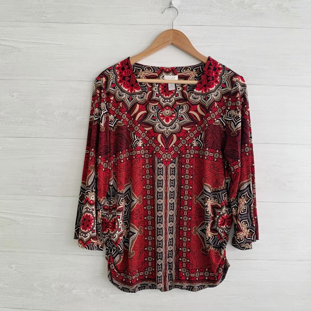 Chico’s - Red tan geometric v-neck ruched side tunic top, sz 2